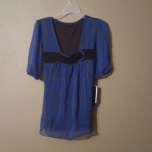 NICE TOP.  Blue and Black Design.